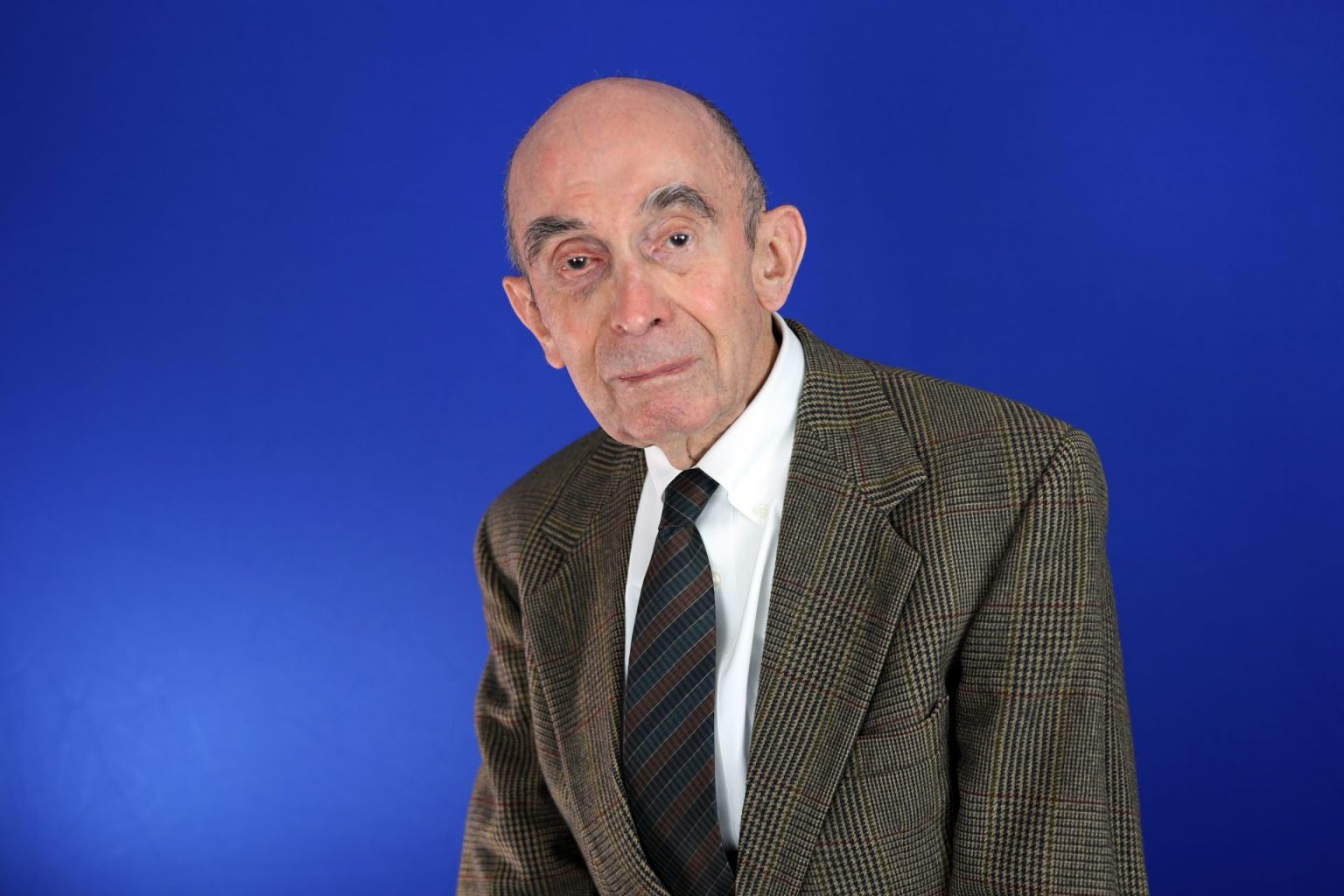 2022 SWP Laureate Wilfried Brutsaert on blue background